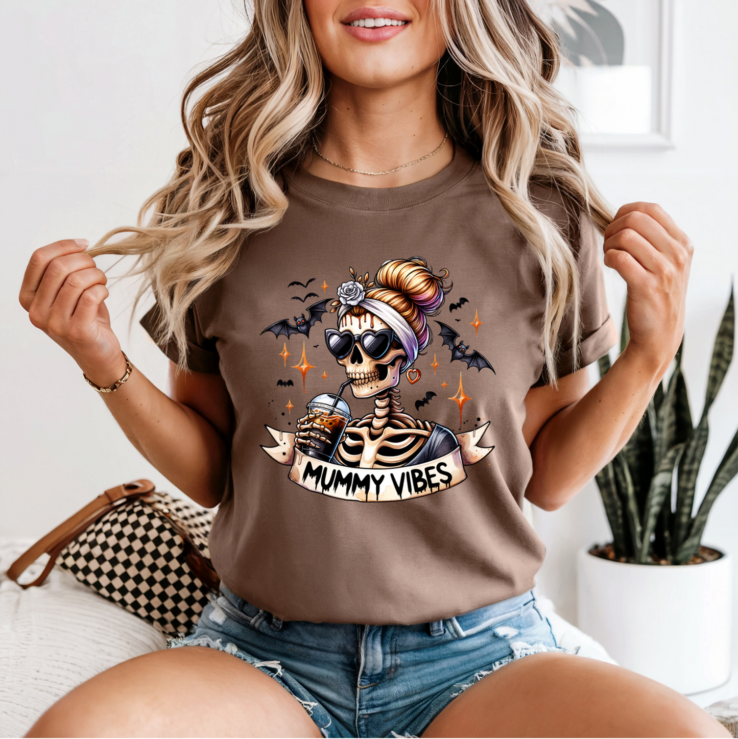 MUMMY VIBES HALLOWEEN TEE