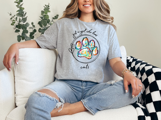 JUST A GIRL WHO LOVES CATS GRAPHIC TEE