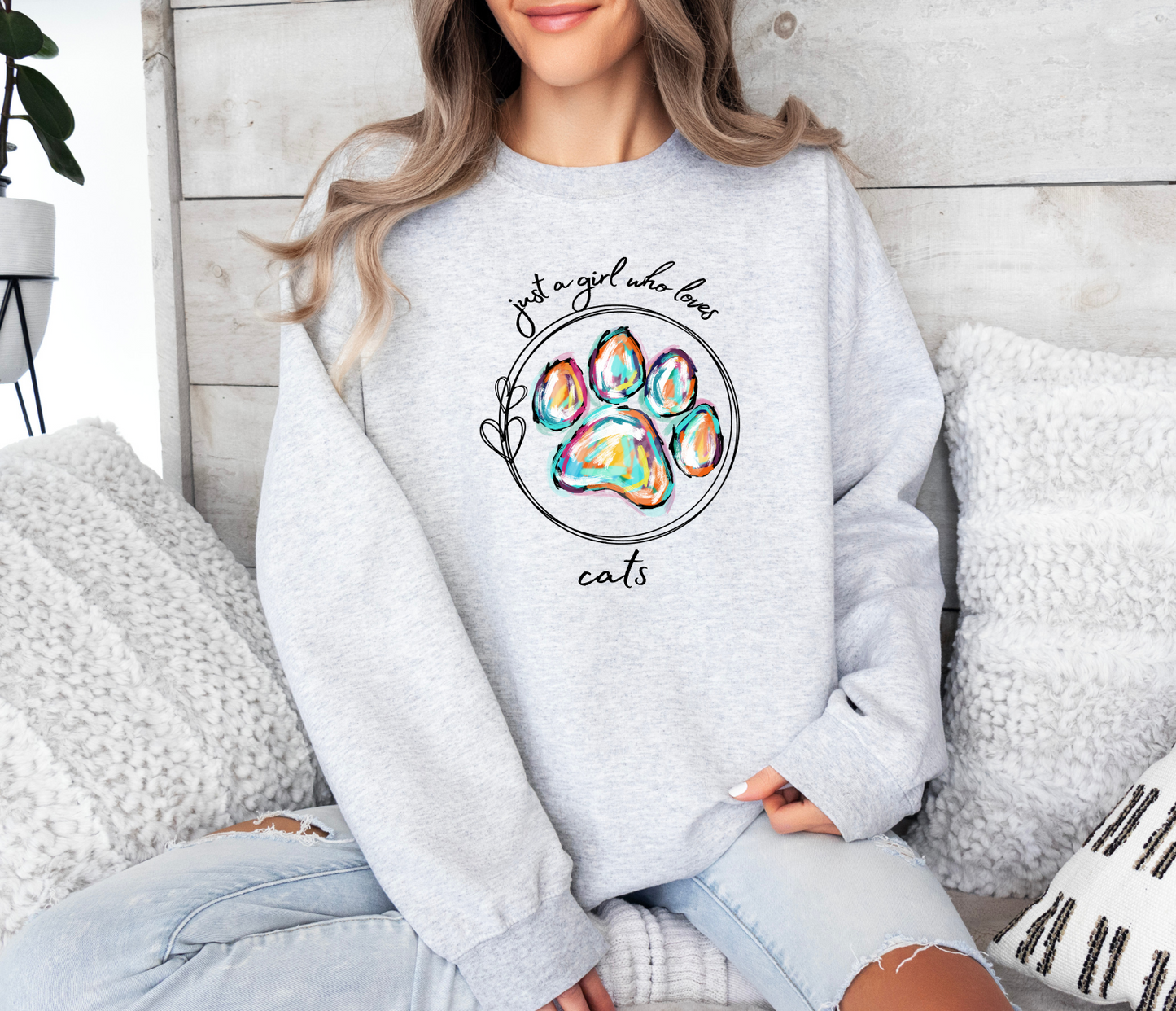 JUST A GIRL WHO LOVES CATS GRAPHIC TEE